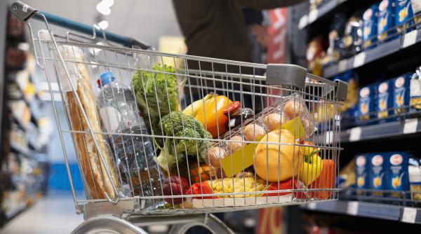 plafonarea adaosului comercial la alimentele de baza premierul marcel ciolacu discutii cu reprezentantii sectorului de retail