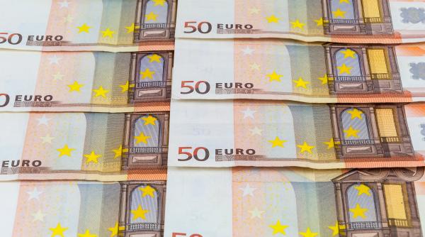 flagrant in mall in timisoara a primit 15 000 de euro pentru a influenta judecatorii acum sta in fata lor ca inculpat