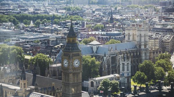 parlamentari marea britanie pana la 10 000 de persoane pe an ar putea muri din cauza valurilor de caldura daca nu se ia nicio masura