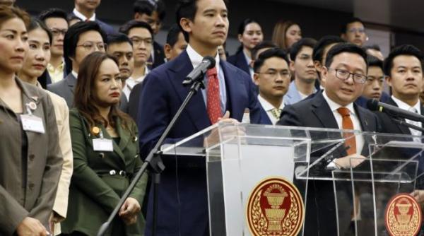 un partid pro democratie din thailanda risca sa fie dizolvat dupa ce o instanta a decis ca politica cheie a partidului este ilegala