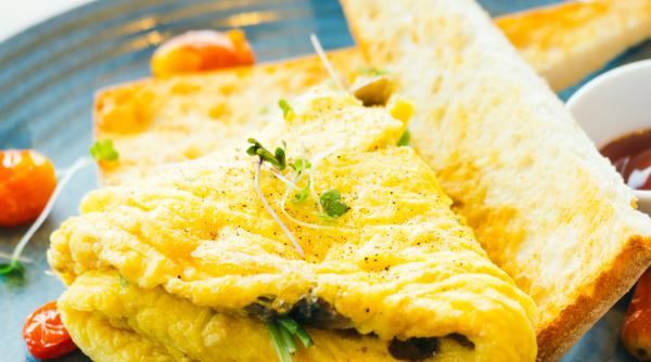 omleta pufoasa cu branza reteta micul dejun perfect