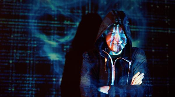 fost angajat al cia condamnat la 40 de ani de inchisoare pentru cea mai mare scurgere de informatii din istoria agentiei