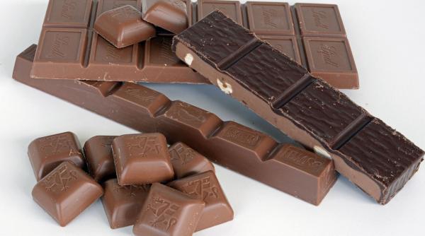 un fost primar prins la furat de ciocolata nu mi am dat seama ca le bag in buzunar