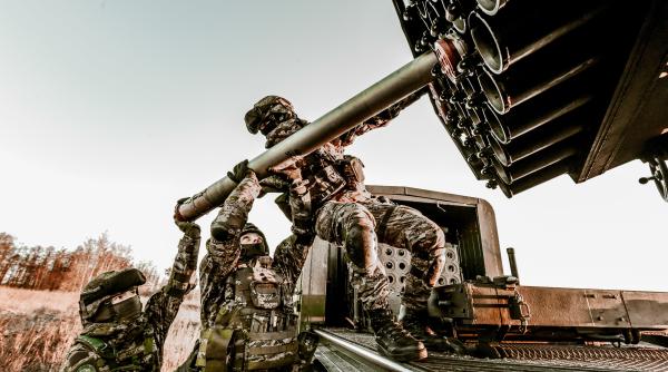 serviciul militar obligatoriu un recrutat primeste aproximativ 1 500 de euro pe luna