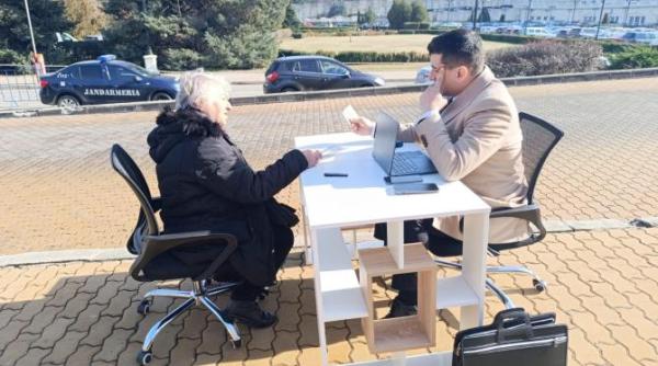 aur organizeaza audiente in fata parlamentului