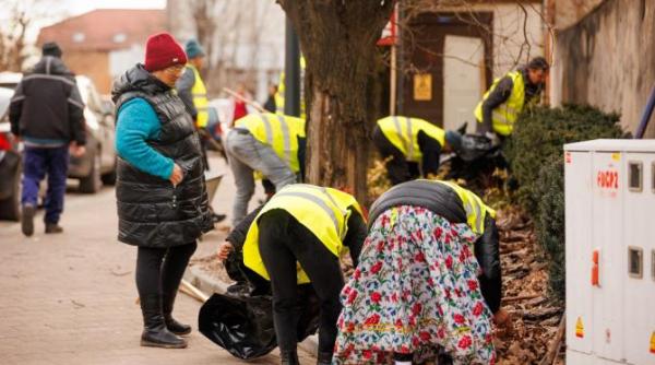 foto din simleu silvaniei beneficiarii de ajutoare sociale scosi la munca in folosul comunitatii de catre primarul lazar nu muncesti nu primesti