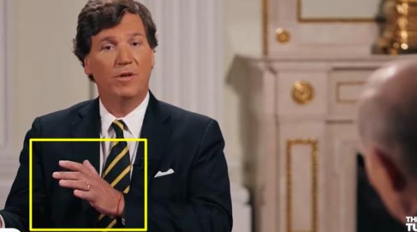 ce reprezinta bratara rosie de pe mana lui tucker carlson din interviul cu putin video