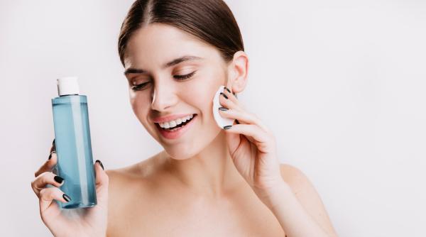 chimia din spatele apei micelare ce se intampla cand ne demachiem