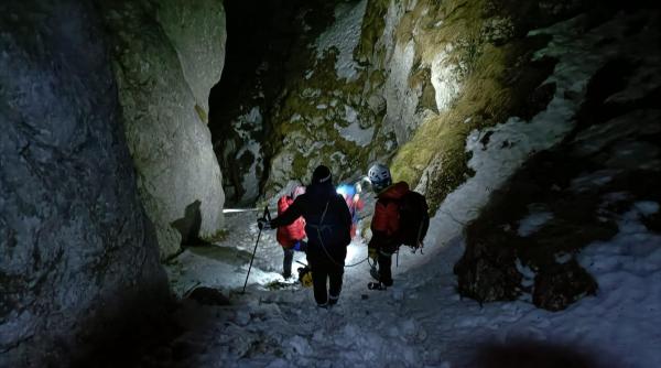 o turista din cehia salvata de la moarte sigura in muntii piatra craiului am ajuns in rai