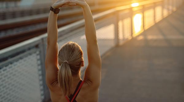 exercitii pentru abdomen plat care fac furori printre femeile din japonia ai nevoie doar de un prosop