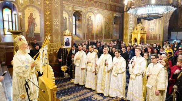 slujire arhiereasca la catedrala din targoviste