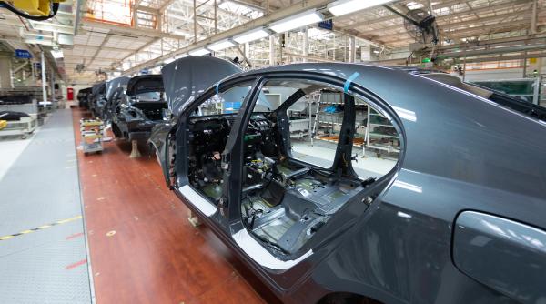 tesla isi reia productia din germania dupa o pauza fortata de atacurile rebelilor houthi din yemen