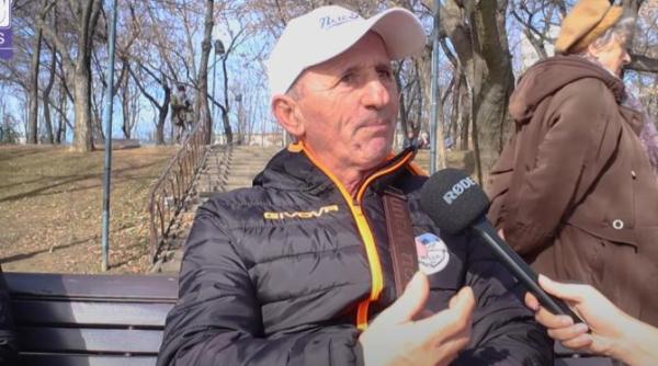 isi mai permit romanii vacante sunt plecat afara si chiar daca acolo castig mai bine nu pot sa mi ofer un concediu am luat biletul de pensionar cu reducere