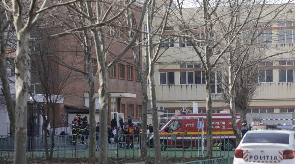 liceu din bucuresti evacuat zeci de elevi au fost transportati la spital dupa ce un coleg a dat cu spray iritant lacrimogen