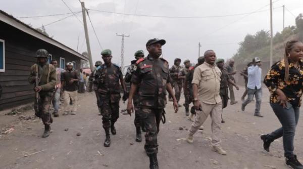 republica democrata congo protestatari ce ard steaguri si vizeaza ambasadele occidentale