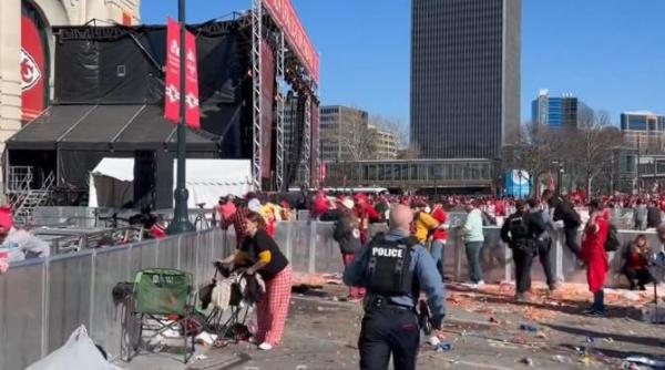 focuri de arma la parada super bowl mai multe persoane au fost ranite video
