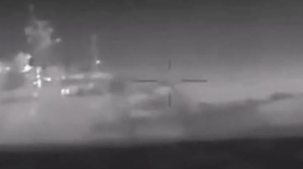 imagini din razboi ucraina a distrus cu drone un vas rusesc de debarcare tsezar kunikov in largul crimeei video