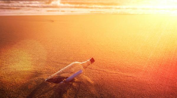 un cuplu face o descoperire macabra dupa ce a gasit un mesaj intr o sticla pe plaja