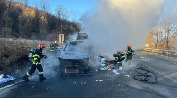 autoutilitara in flacari pe dn 66 hateg petrosani