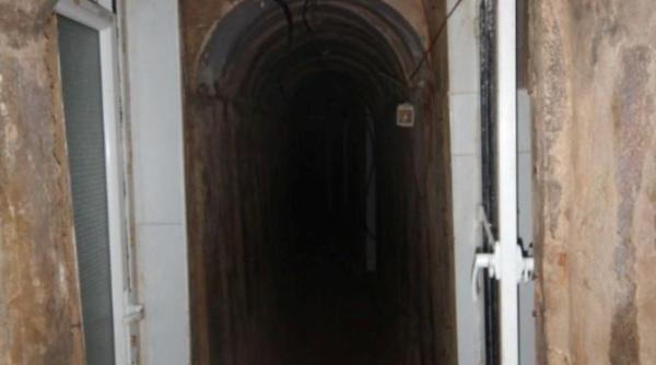 sute de kilometri de tuneluri fabrici de armament si infrastructuri care sunt inglobate in spitale in fasia gaza ambasadorul reuven azar a fost construit timp de zeci de ani