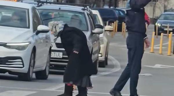 un politist din ploiesti a intrerupt examenul auto pentru a ajuta o pensionara sa traverseze strada asa arata normalitatea video
