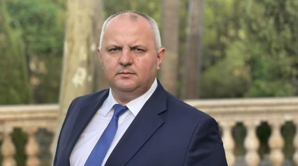 avram gal condamnat la 5 ani de inchisoare are incredere in justitie se retrage din viata politica si se axeaza pe afacerea cu burgerii cu foita de aur