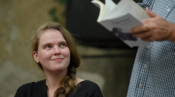 de ce nu exista critici de versuri ana maria paunescu nu cred ca poezia poate fi judecata matematic sa spui ca e buna sau rea cat la suta inspiratie sau emotie