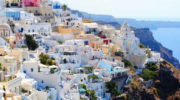 grecia a introdus in 2024 o noua taxa pentru turisti ajunge pana la 100 de lei noapte pentru un cuplu si nu e inclusa in costul cazarii