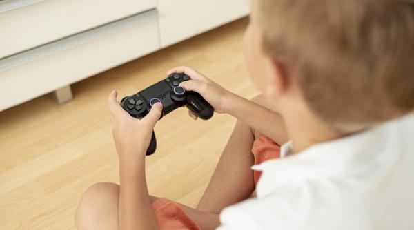 cazul dramatic al unui copil din romania care a amenintat ca se sinucide din cauza unui joc fbi ul a sesizat politia romana parintii au fost socati