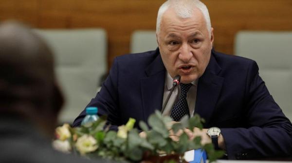 iulian fota dupa decizia de concediere de la mae premierul nu a jucat vreu rol dincolo de semnarea deciziei conform fisei postului