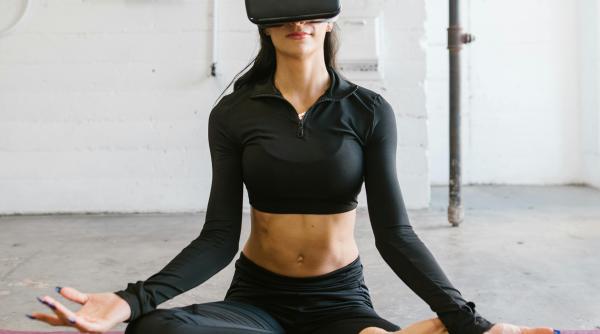 prima femeie care se casatoreste cu o holograma generata de ai