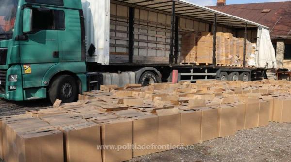 politistii de frontiera au descoperit intr un camion aproape 200 000 de pachete de tigari si peste 15 000 de produse de parfumerie posibil contrafacute foto