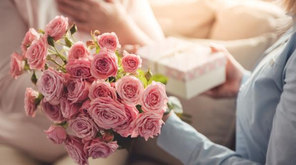 8 martie angajatorii din romania vor oferi salariatelor tichete cadou de pana la 300 de lei