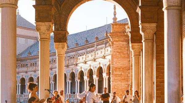 turistii din sevilla buni de plata apare o noua taxa pentru vizitatori nu distruge orasul ascultati oamenii nu hotelierii