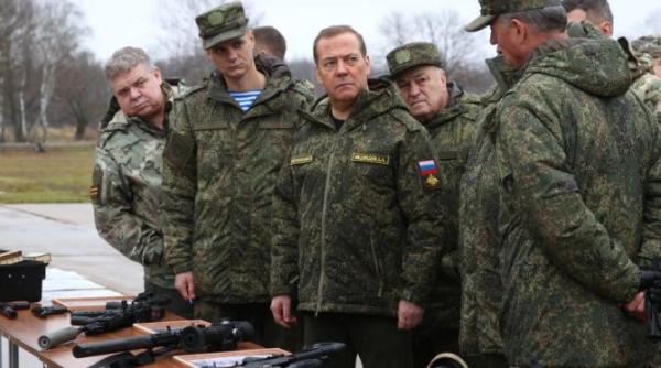 moscova ii recomanda lui macron sa si aminteasca cum au sfarsit trupele lui napoleon in razboiul cu rusia