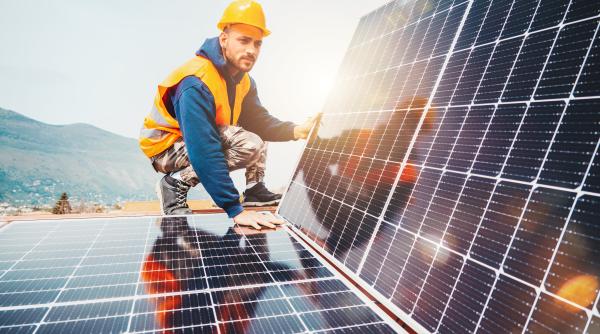 peste 110 000 de romani au ajuns prosumatori alicus anre puterea instalata era de peste 1 400 mw