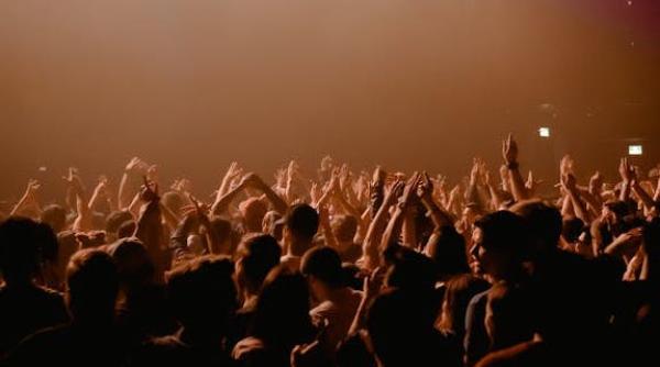 robert negoita confirma face o sala de spectacole de peste trei ori cat sala palatului va fi reabilitata o cladire de 10 000 de mp de pe vremea lui ceausescu o super stire asta