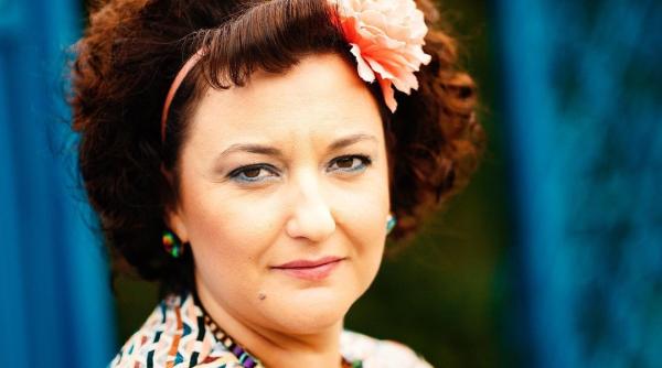 unii voiau sa ramana romani altii voiau sa devina rusi ecaterina ladin despre copilaria petrecuta la chisinau am mers la multe greve ne luau parintii sa ne puna scut