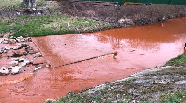 alerta de poluare pe valea borod bihor se ia in calcul o posibila prabusire a unei galerii de mina