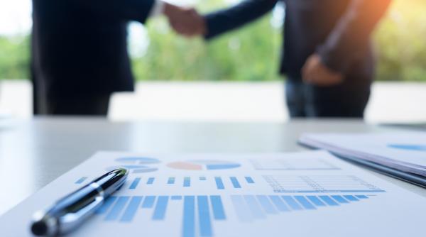 doua industrii de mare succes in viitor cea de asigurari si cea de divertisment explicatia lui calin rangu