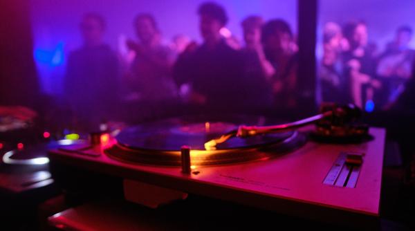 scandal din cauza unei petreceri doar pentru albi la un club de noapte administrat de rusi in sri lanka