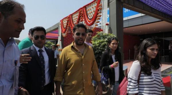 cel mai bogat om din asia petrecere pentru fiul sau rihanna o sa le cante lui mark zuckerberg si vedetelor de la bollywood