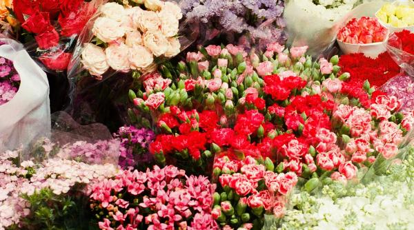 cat au ajuns sa coste florile la supermarket