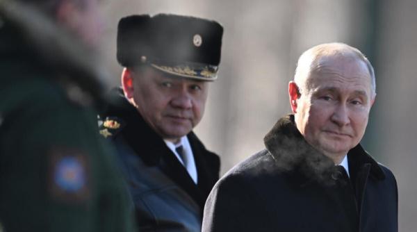 mircea geoana a spus ce se afla de fapt in valiza purtata de agentii lui putin nu nu e butonul nuclear video