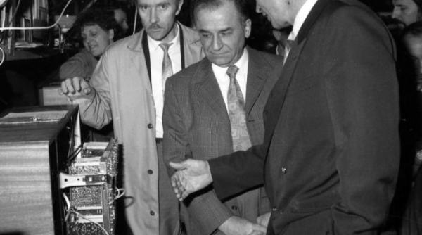 ce spune iliescu despre nostalgicii comunisti e si paradoxal eu nu am cum sa traiesc aceasta nostalgie video