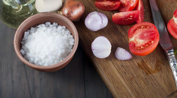 trucurile care te vor ajuta sa mananci mai putina sare si sa iti controlezi hipertensiunea