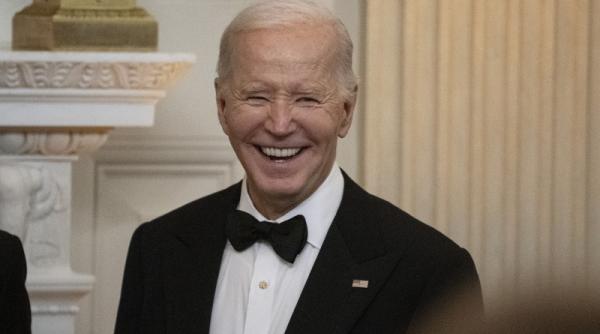 biden aspru criticat pentru ca i a sarutat parul giorgiei meloni video cu momentul stanjenitor