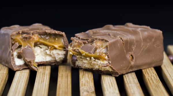 snickers de casa mai bun decat ce gasesti in magazin reteta pe 3 straturi