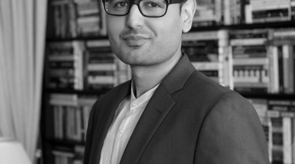 interviu cu sciitorul international awais khan despre lipsa onoarei in uciderea femeilor din pakistan nu exista onoare in a omori pe cineva pentru ca se indragosteste