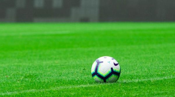 s a intamplat astazi 6 martie turkish super league a fost suspendat dupa ce suporterii au aruncat cu obiecte pe teren